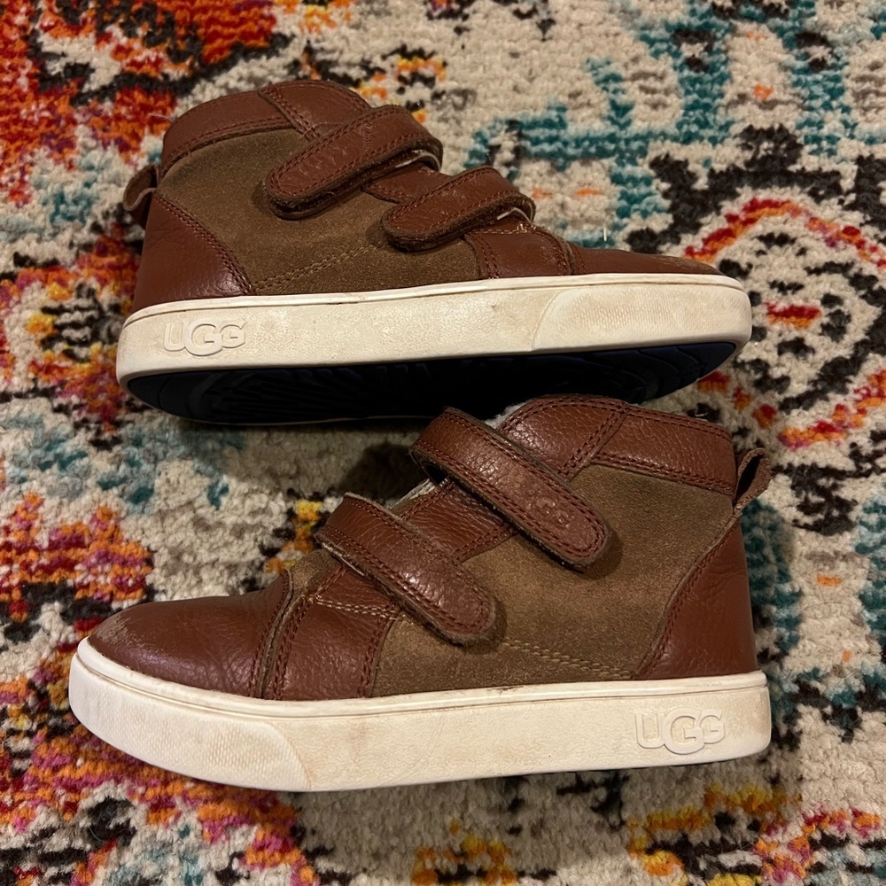 Toddler boys brown Velcro shoes boots UGG Renton II size 11